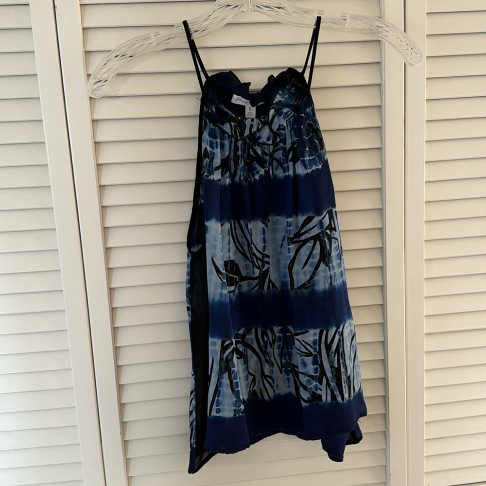 Flowers of Romance size small top- like new!